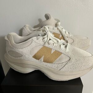 New balance sneakers hardly worn